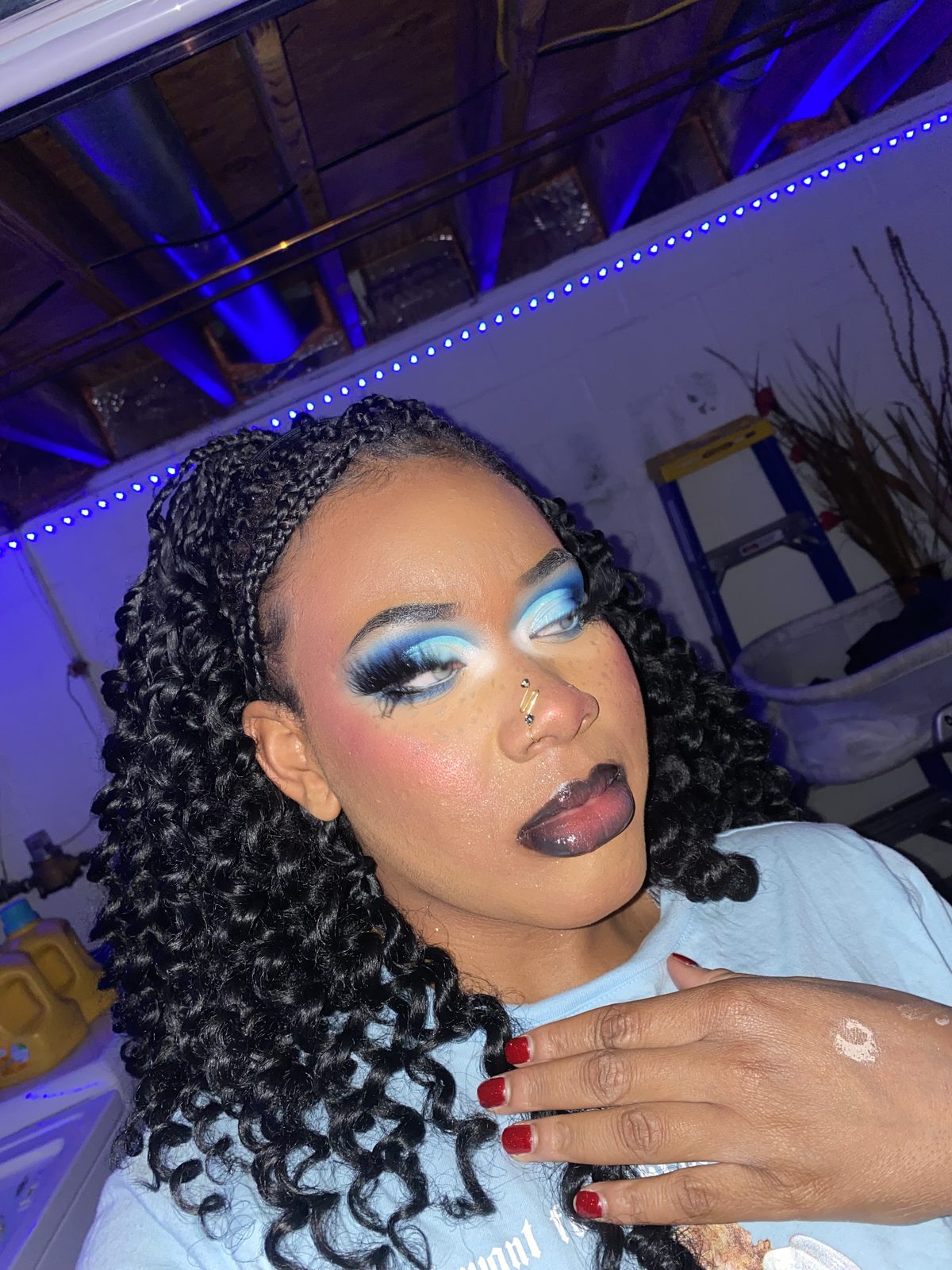 Icy blue eyeshadow with ombre lips